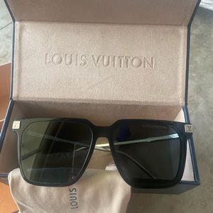 Authentic Louis Vuitton Men’s Black square sunglasses Z1667E